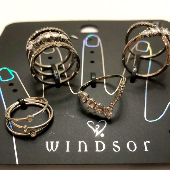 Rhinestone Silver color asst 4 rings brand new - Picture 3 of 4